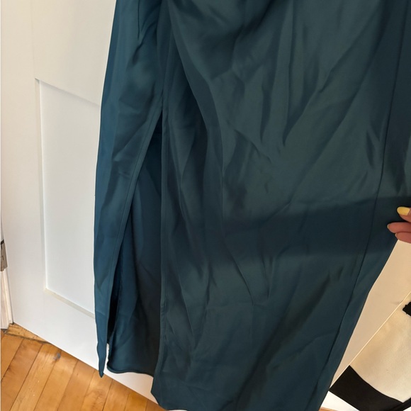 Elegant Teal Strapless Dress with Sleek Silhouette - Picture 3 of 5